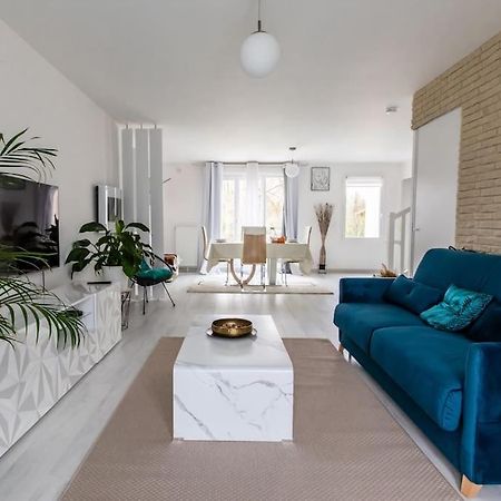 Apartamento Forest Chic : Maison San Marina Parmain Exterior foto
