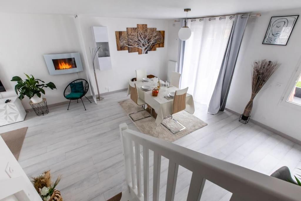 Apartamento Forest Chic : Maison San Marina Parmain Exterior foto